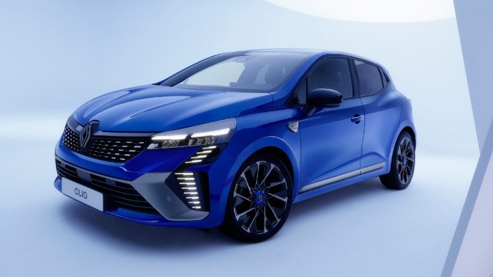 Renault Clio blue car